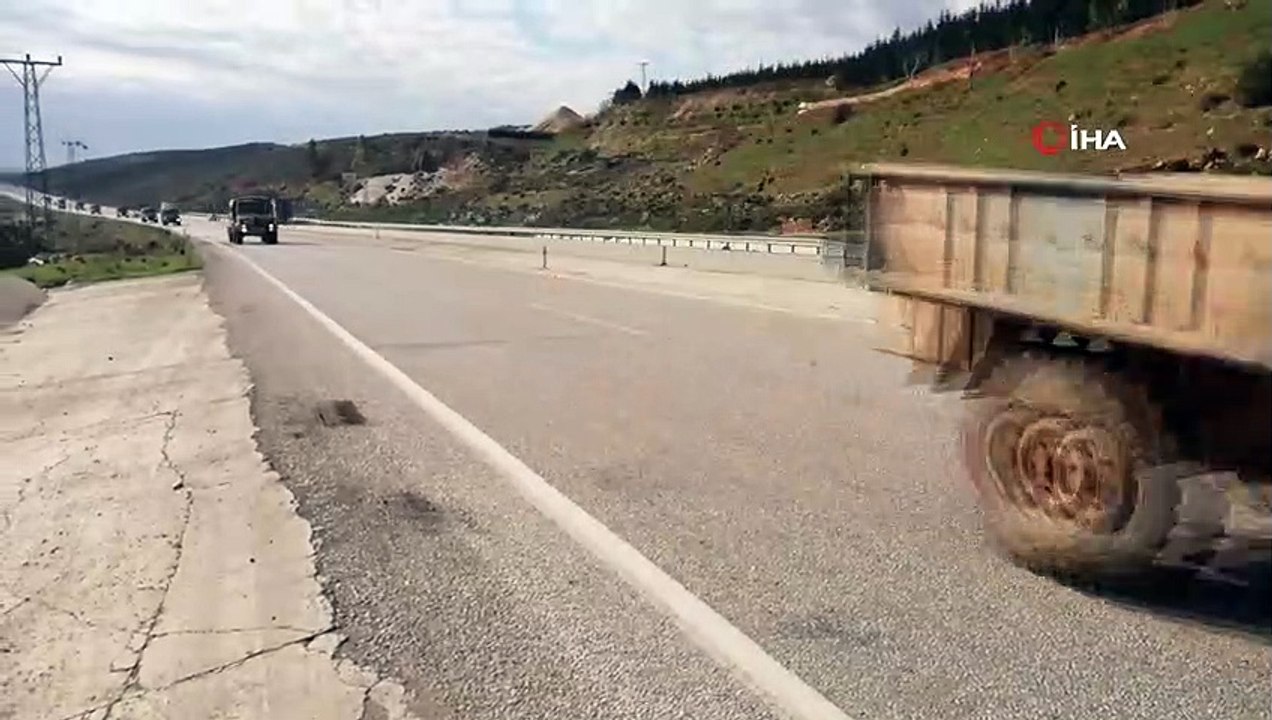 Hatay'dan Suriye sınırına asker sevkiyatı