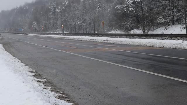 Anadolu Otoyolu ile D-100 Kara Yolunun Bolu Dağı Kesiminde Kar Yağışı Başladı