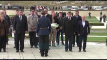Kosova në zi, i jepet lamtumira e fundit policit të vrarë - News, Lajme - Vizion Plus