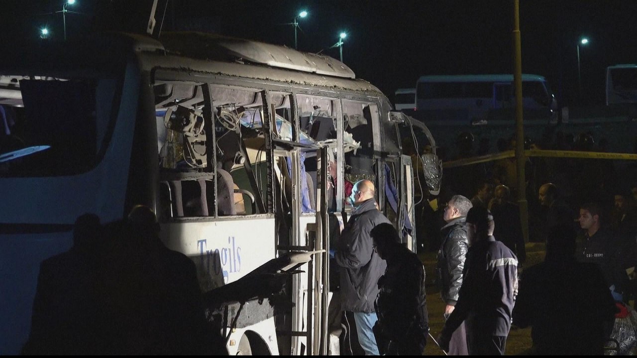 Tourist bus bombed in Egypt near Giza Pyramids
