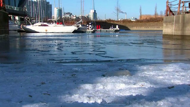 [날씨] 최강 북극 한파에 한강 꽁꽁, 오늘 서울 -12℃...서해안 눈 / YTN