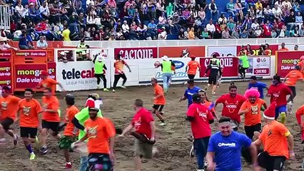 Costa Rican bullfighters celebrate end of year festival