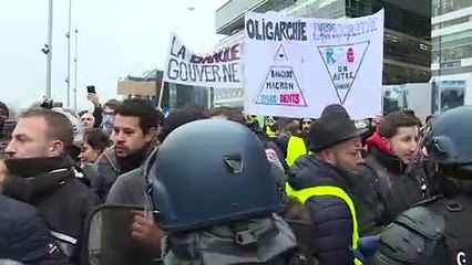 Confusão em protesto dos ‘coletes amarelos’