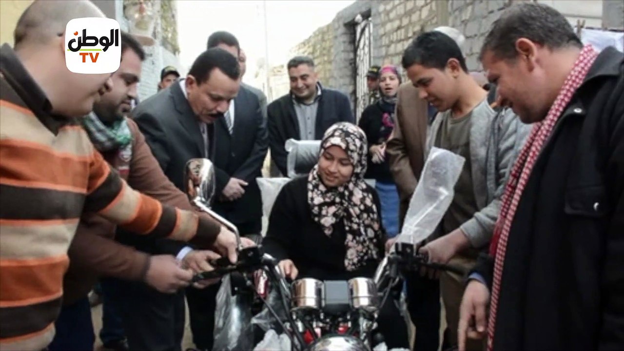 محافظ القليوبية يسلّم دراجة بخارية لطالبة من ذو...
