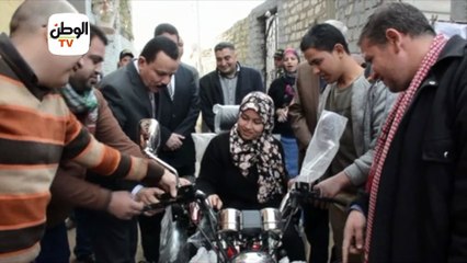 محافظ القليوبية يسلّم دراجة بخارية لطالبة من ذوي الاحتياجات الخاصة