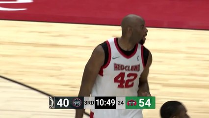 Dallas Lauderdale throws down the alley-oop!