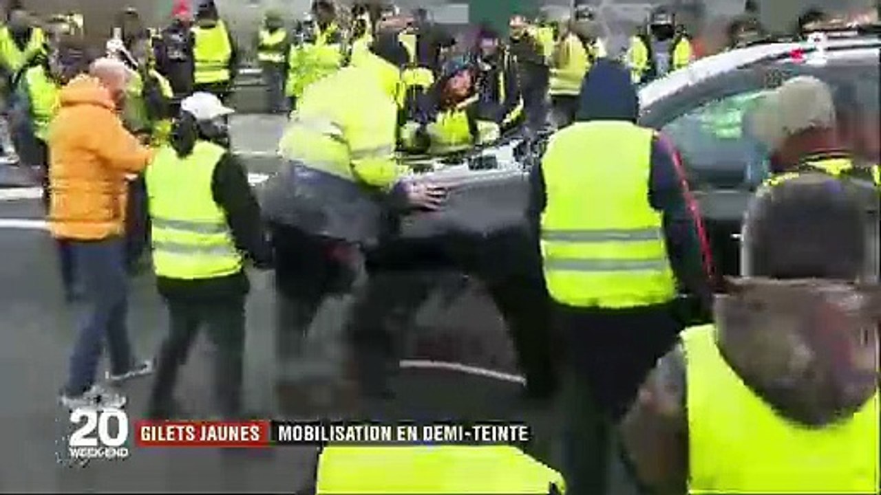 Gilets Jaunes - Regardez à Calais cette voiture qui force les barrages des manifestants devant les caméras