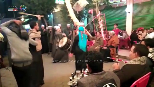 شاهد..فتاة ترقص على أنغام المزمار البلدى بالحسين