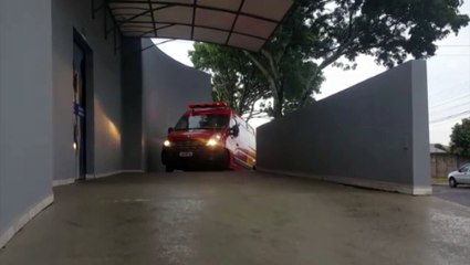 Idosa cai em via pública e fica ferida