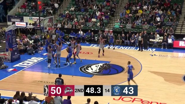 Ray Spalding slams home the alley-oop