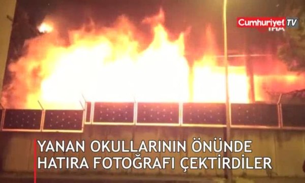 Öğrenciler yanan okullarının önünde hatıra fotoğrafı çektirdi