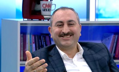 Adalet Bakanı Gül'ün "Bana da Tebligat Geldi" İtirafı Sunucu Hakan Çelik'i Şaşkına Çevirdi