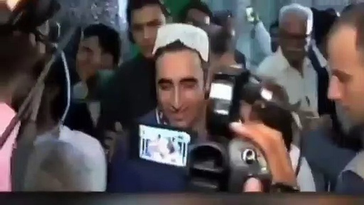Bilawal k sath Larkana Me Esa Behuda Saluk
