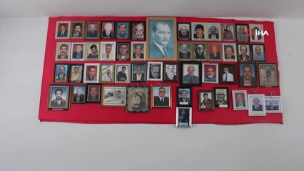 Ölenlerin Anısını Panodaki Fotoğraflarla Yaşatıyorlar