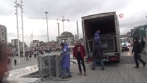 Taksim Meydanına Yılbaşı Öncesi Polis Bariyerleri Getirildi