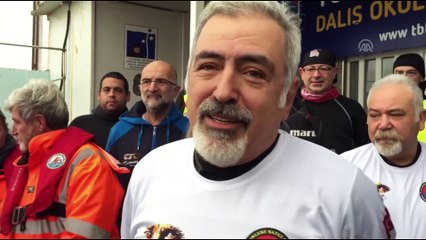 Noel Baba kıyafetiyle denizden plastik atık çıkardılar - İSTANBUL