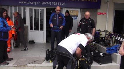 İstanbul 'Noel Baba', Denizde Plastik Topladı