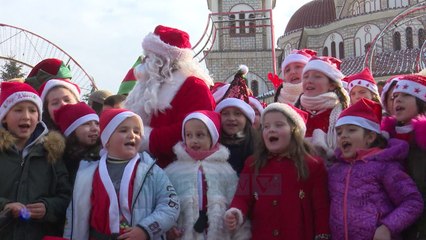 Parada e babagjyshave në Korçë - News, Lajme - Vizion Plus