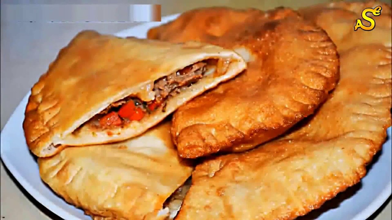 Chebureki oder tschebureki (teigtasche mit hackfleisch) - neugierig schau mal rein!