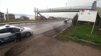 Kontrolden çıkan otomobil yağmur suyu kanalına girdi: 3 yaralı