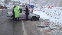 Adıyaman Otomobil, Karlı Yolda Takla Attı 4 Yaralı