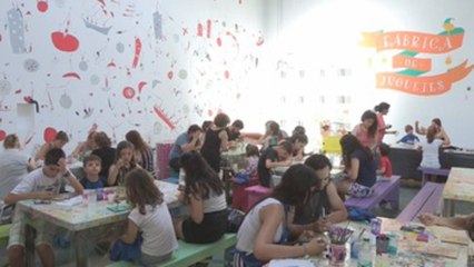 La "fábrica de juguetes" donde se construyen los regalos para niños desfavorecidos