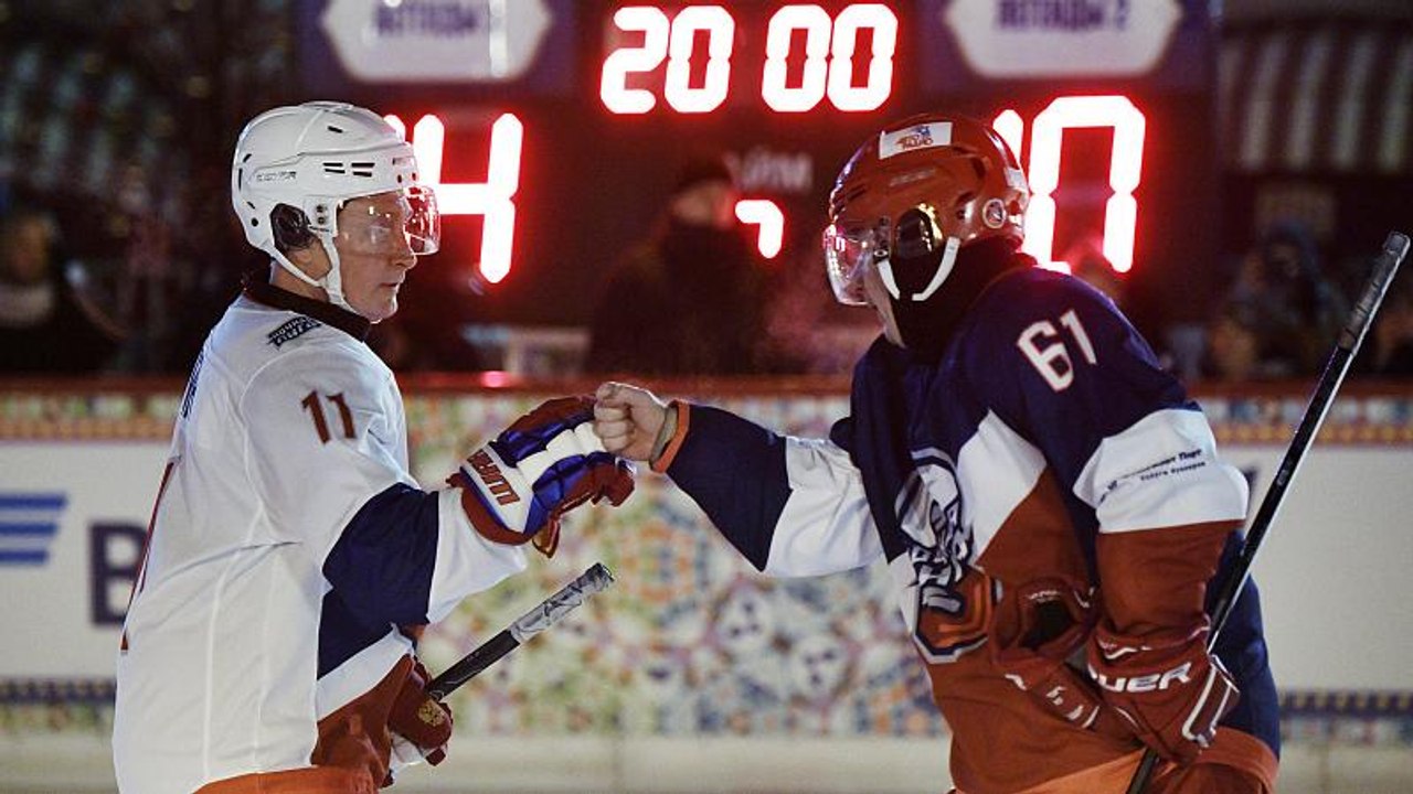 Putin als Torjäger: Fünf Volltreffer beim Eishockey auf Rotem Platz