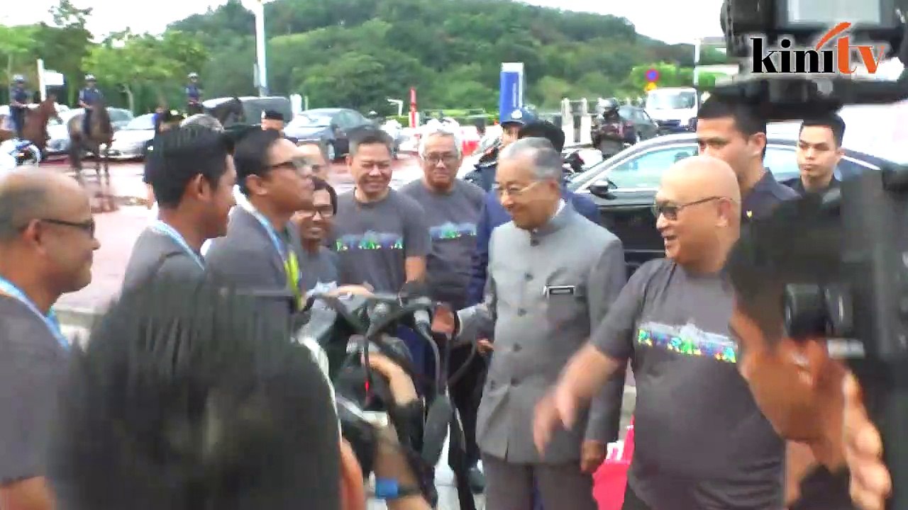 Dr M rasmi arca Putrajaya
