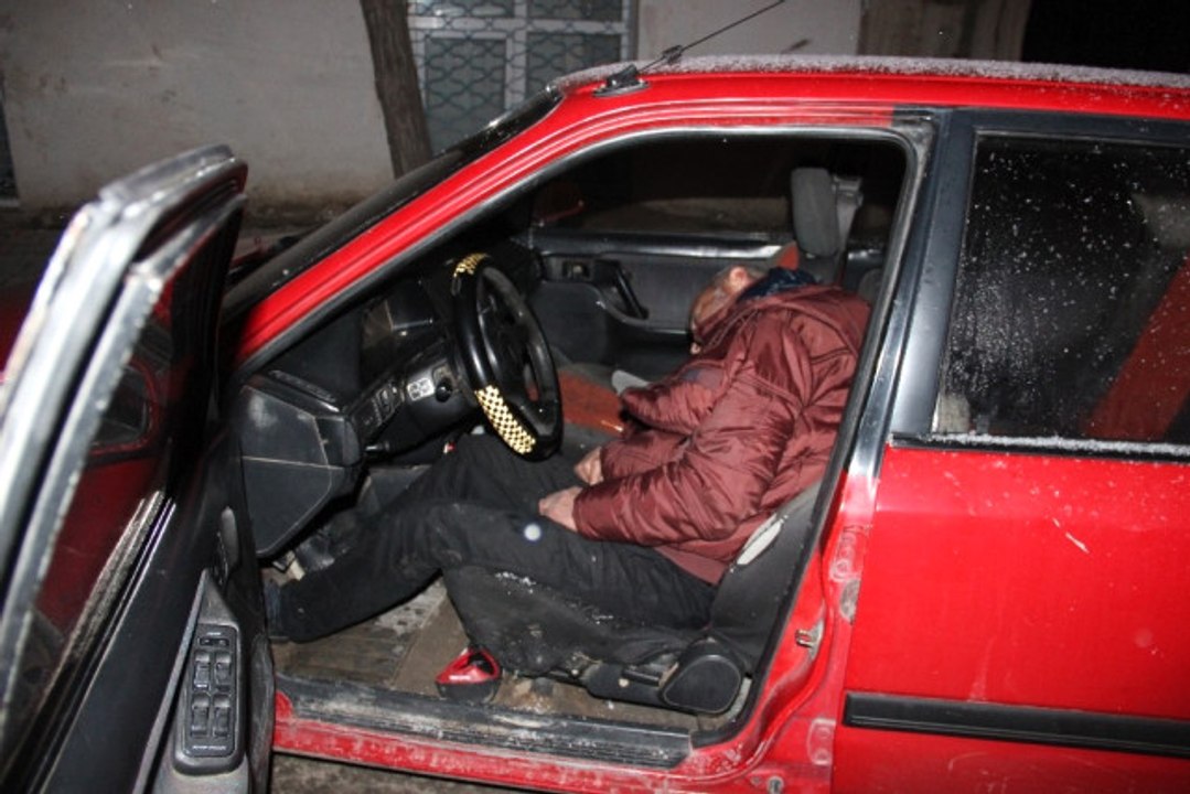 Alkolü Fazla Kaçırınca Direksiyon Başında Sızdı