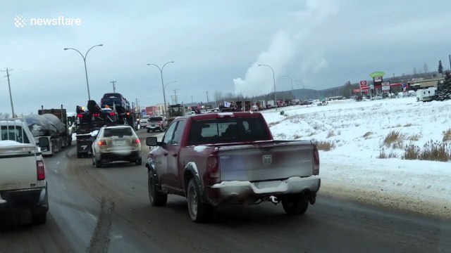 Large convoy in northwestern Alberta city shows support for Canada's oil and gas sector