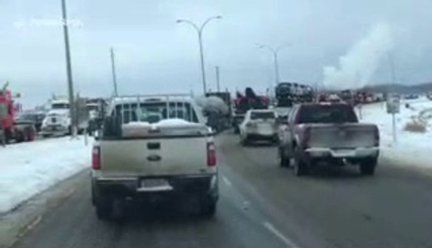 Large convoy in northwestern Alberta city shows support for Canada's oil and gas sector