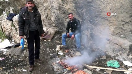 Kato Dağı eteklerinde karlar içinde kaplıca keyfi