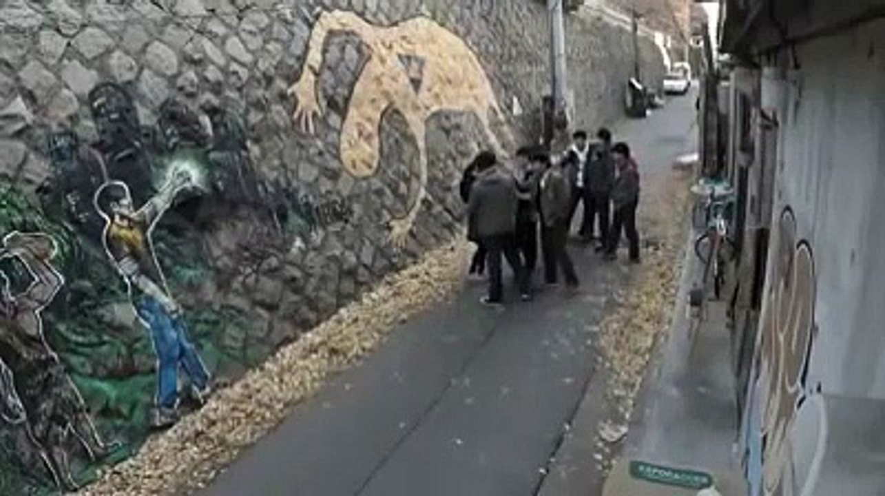 Girl surronded by bandits, they regret it
