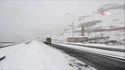 Adilcevaz'da 11 Köy Yolu Ulaşıma Kapandı