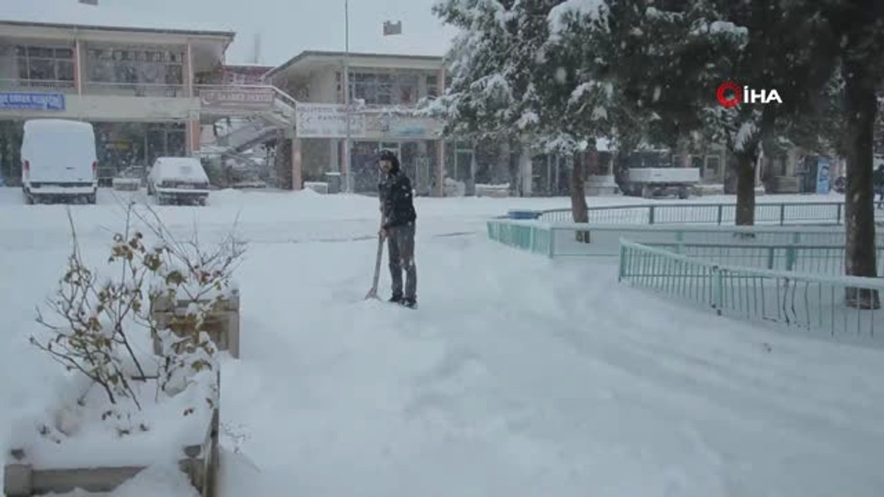 Darende İlçesinde Kar Sevinci
