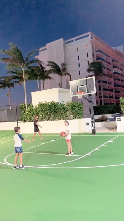 Loris Karius orta sahadan basket attı