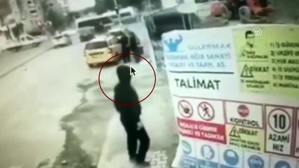 Kamyonun altında kalarak hayatını kaybeden profesörün son görüntüleri - İZMİR