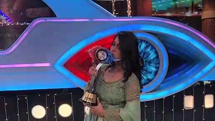 Dipika defeats Sreesanth and bags Bigg Boss 12 trophy