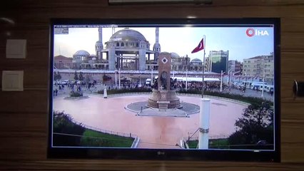 Polis Taksim'i Mobese Tır'ı ile İzliyor