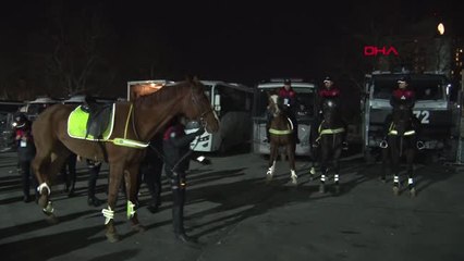 Polis Taksim'de Kuş Uçurtmuyor