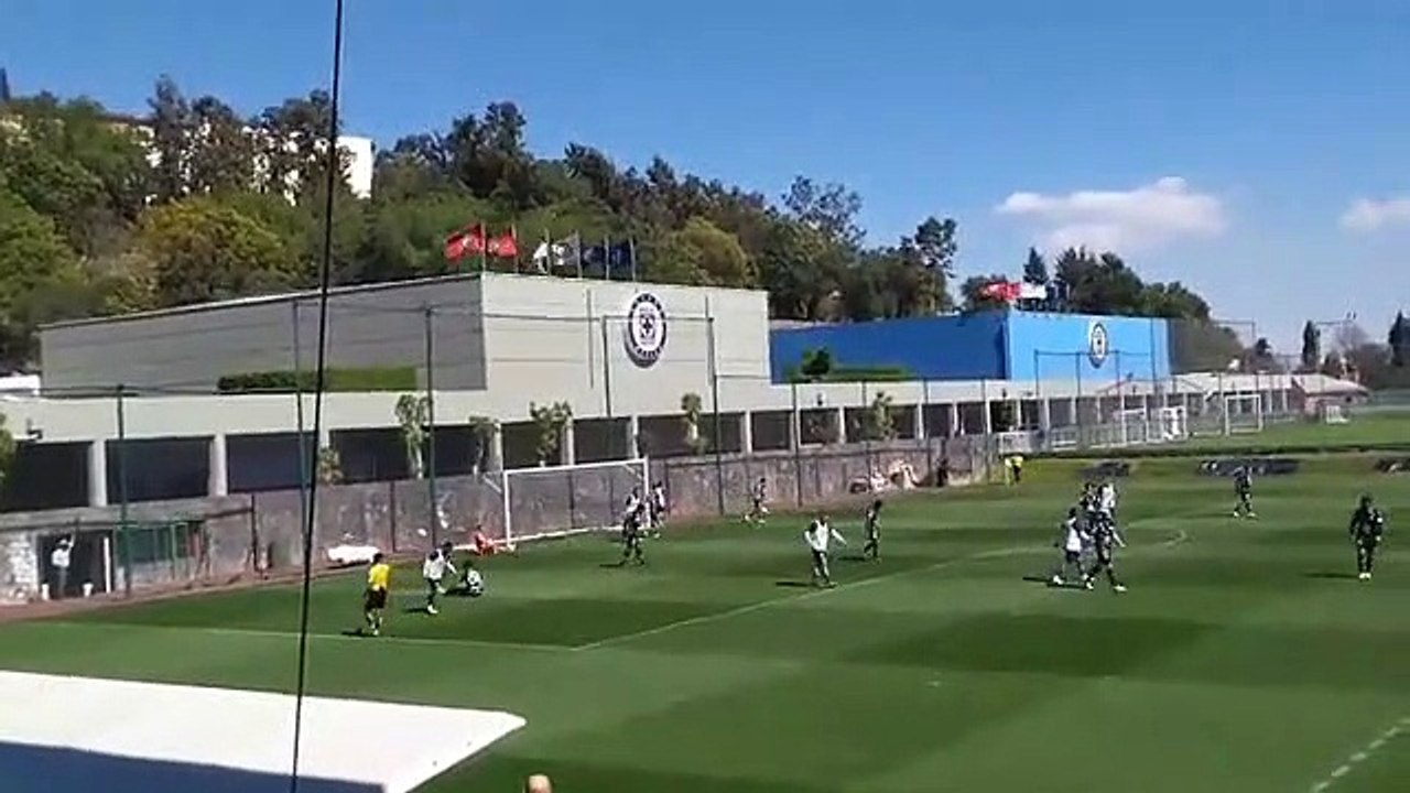 Cruz Azul: Yotún y el remate que casi termina en gol