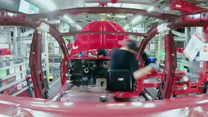 Construction d'une Tesla Model 3 de A à Z sur la chaîne d'assemblage !