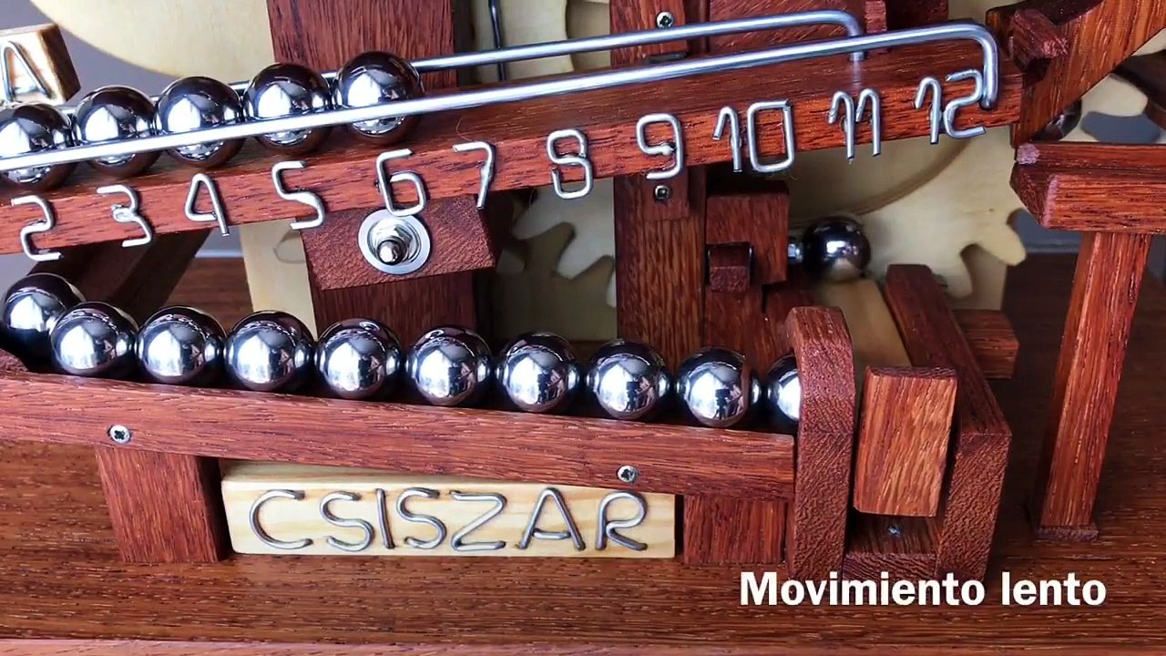 Reloj de madera con bolas de acero nr 2 - Wooden clock with steel balls