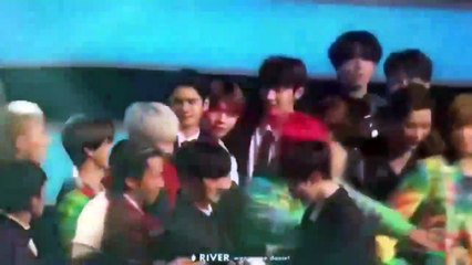 IKON AND WINNER THE GOOFY BROTHERS FROM YG ENTERTAINMENT AT MBC GAYO DAEJON !