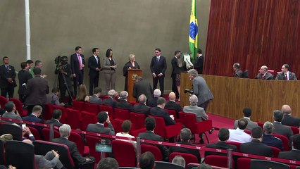 Bolsonaro promete erradicar "basura marxista" de aulas de Brasil