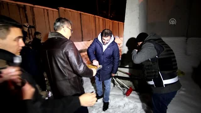 Vali Ekinci, Polis ve Jandarma Ekiplerine Baklava İkram Etti