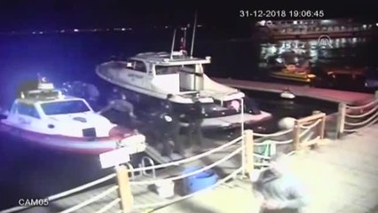Denize Düşen Genç Kızı Deniz Polisi Kurtardı