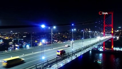 15 Temmuz Şehitler Köprüsü’nde yılbaşı coşkusu havadan görüntülendi