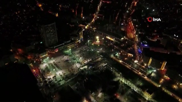 Taksim Meydanında yeni yıl coşkusu havadan görüntülendi