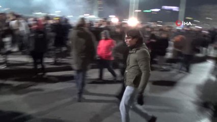 Taksim'de Yeni Yılın İlk Dakikalarında Tekmeli Yumruklu Kavga